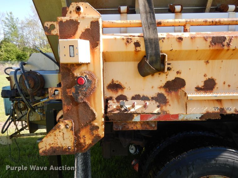 image for item DF6081 2006 International 7400 Crew Cab dump truck