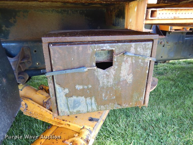 image for item DF6081 2006 International 7400 Crew Cab dump truck