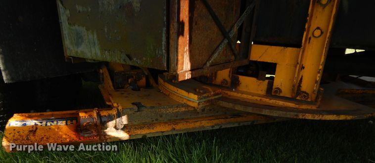 image for item DF6081 2006 International 7400 Crew Cab dump truck