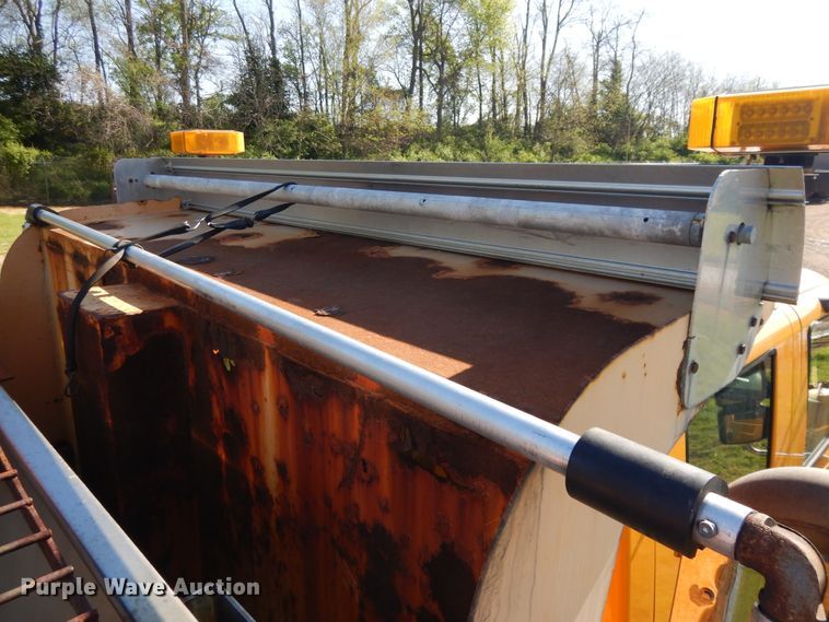 image for item DF6081 2006 International 7400 Crew Cab dump truck