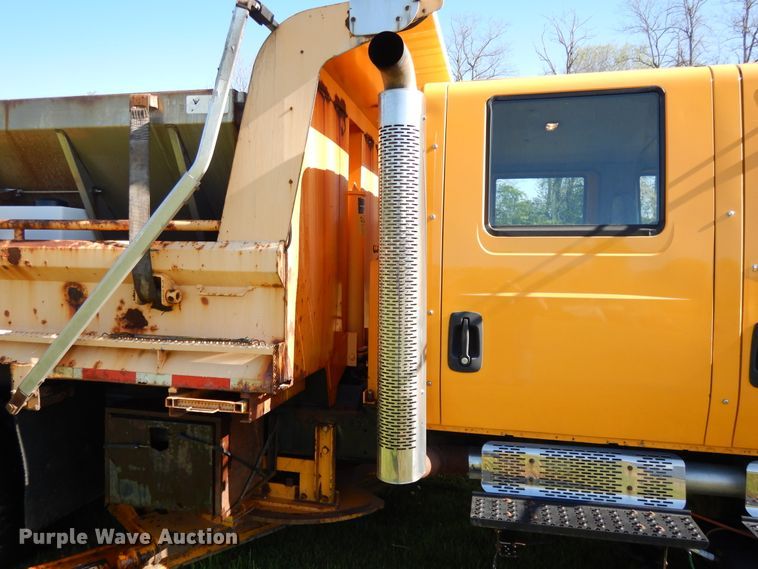 image for item DF6081 2006 International 7400 Crew Cab dump truck