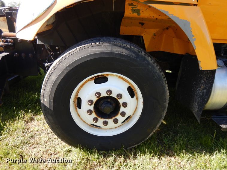 image for item DF6081 2006 International 7400 Crew Cab dump truck