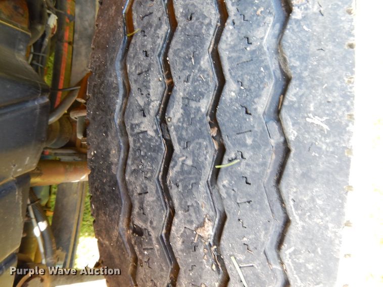 image for item DF6081 2006 International 7400 Crew Cab dump truck