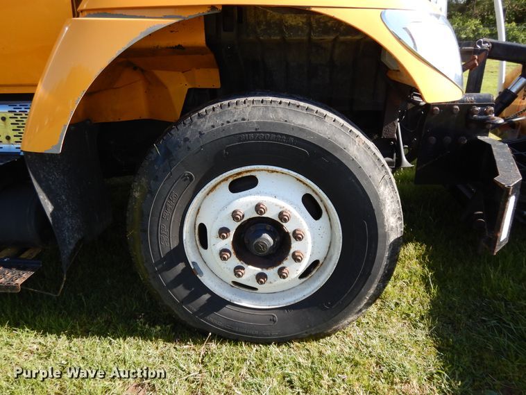 image for item DF6081 2006 International 7400 Crew Cab dump truck