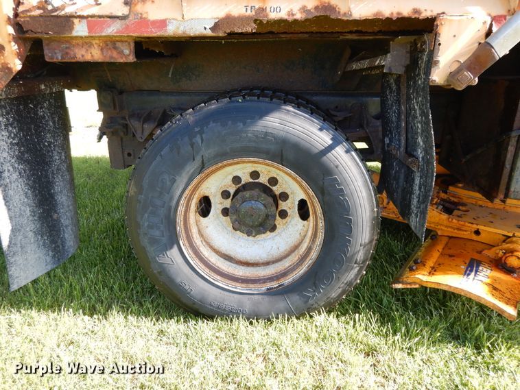 image for item DF6081 2006 International 7400 Crew Cab dump truck