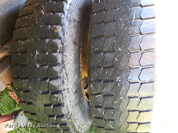 image for item DF6081 2006 International 7400 Crew Cab dump truck