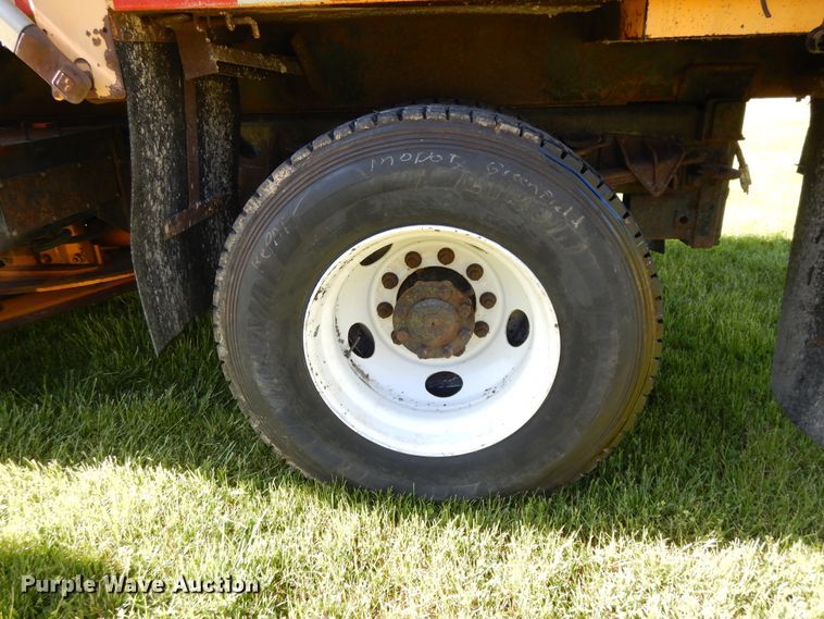 image for item DF6081 2006 International 7400 Crew Cab dump truck