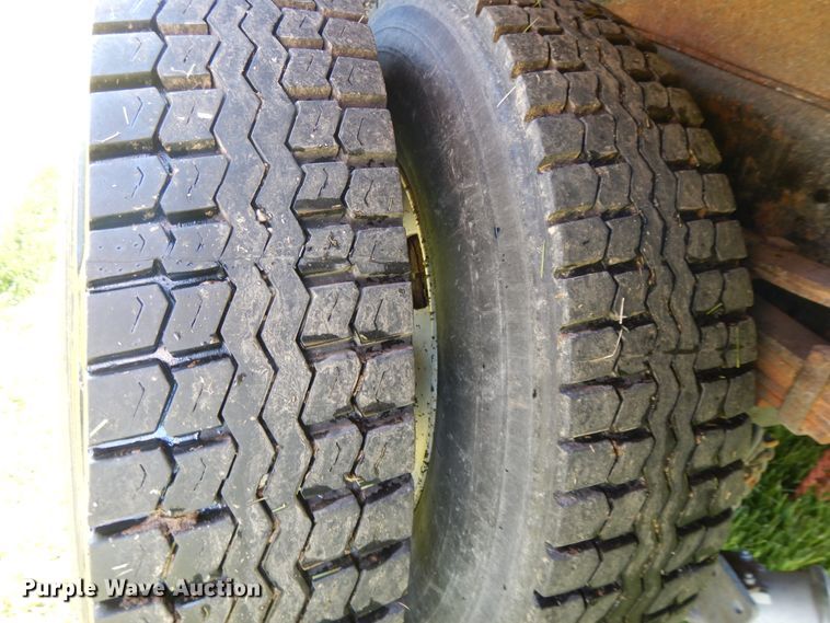 image for item DF6081 2006 International 7400 Crew Cab dump truck