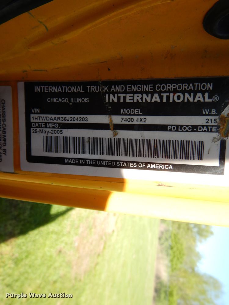 image for item DF6081 2006 International 7400 Crew Cab dump truck