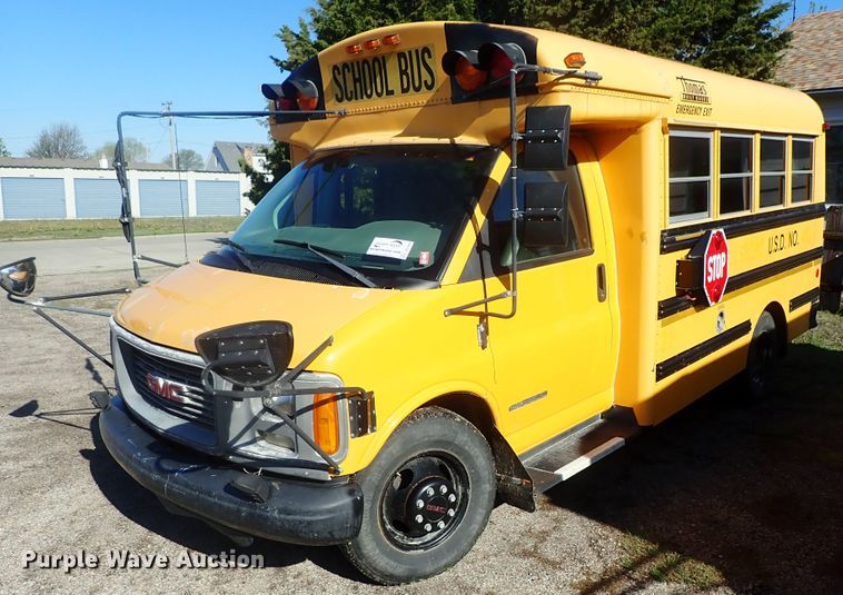 image for item DG3092 2000 GMC Savana G3500 Thomas school bus