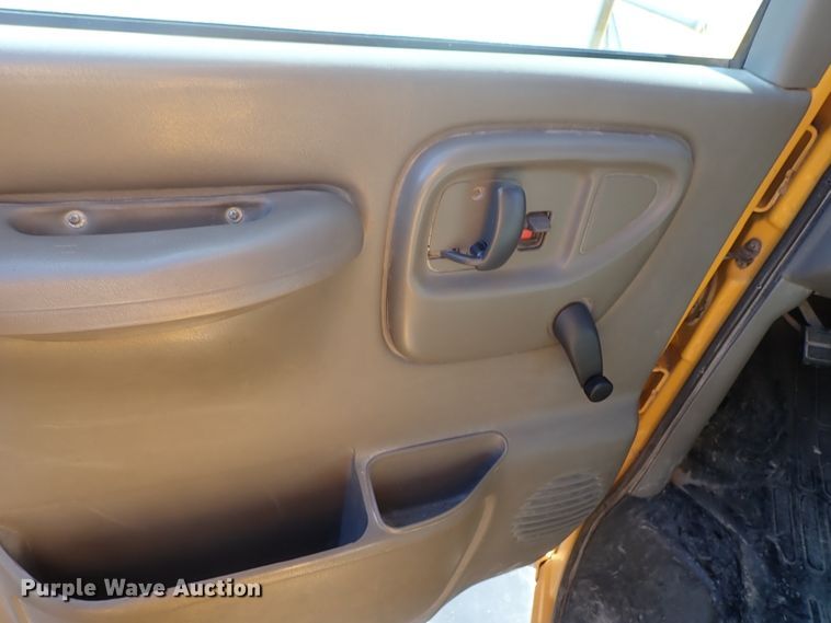 image for item DG3092 2000 GMC Savana G3500 Thomas school bus