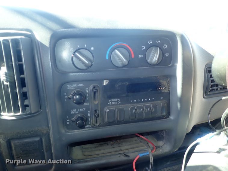 image for item DG3092 2000 GMC Savana G3500 Thomas school bus