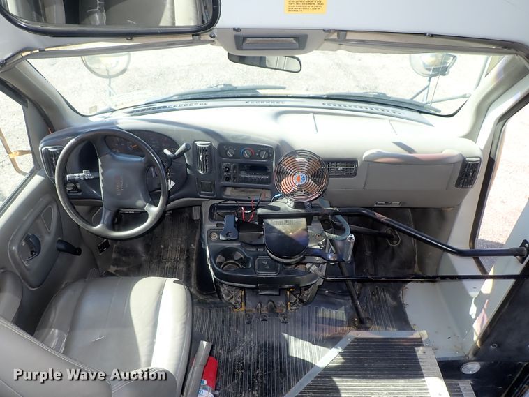 image for item DG3092 2000 GMC Savana G3500 Thomas school bus