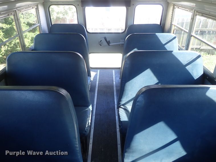 image for item DG3092 2000 GMC Savana G3500 Thomas school bus