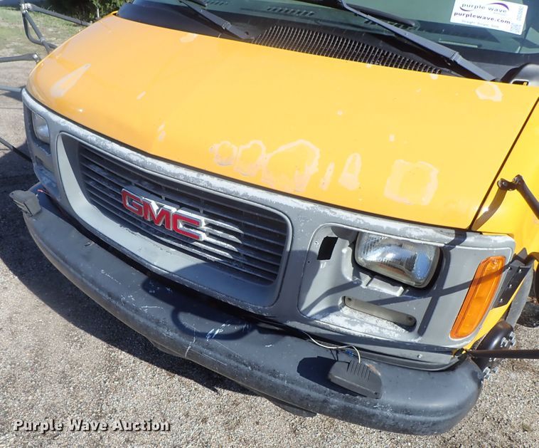 image for item DG3092 2000 GMC Savana G3500 Thomas school bus