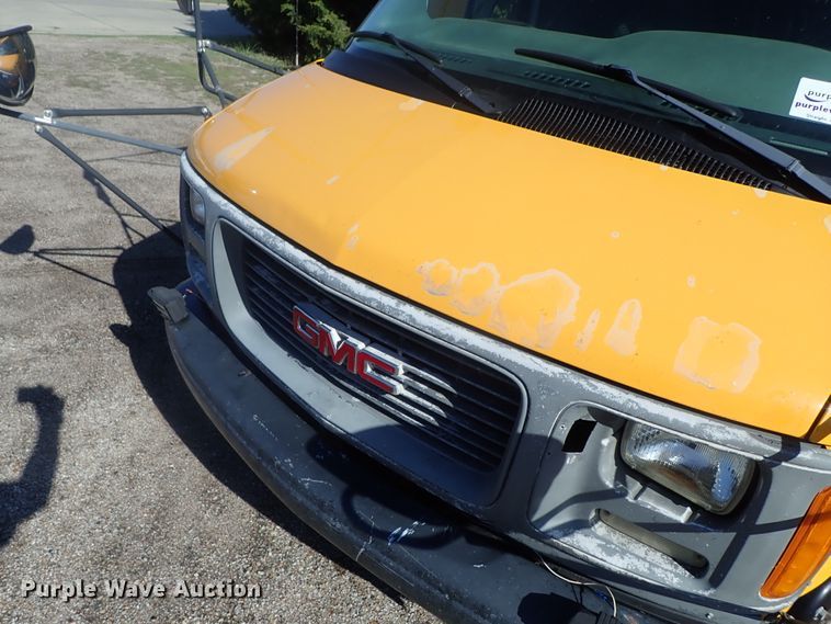 image for item DG3092 2000 GMC Savana G3500 Thomas school bus