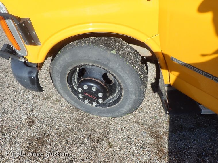 image for item DG3092 2000 GMC Savana G3500 Thomas school bus