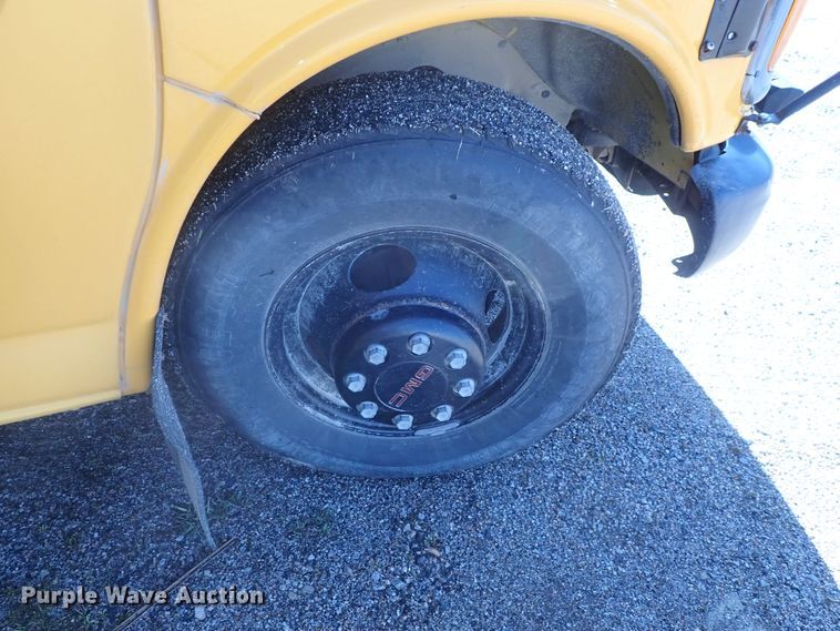 image for item DG3092 2000 GMC Savana G3500 Thomas school bus