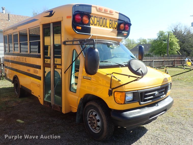 image for item DG3093 2007 Ford E450 Bluebird school bus