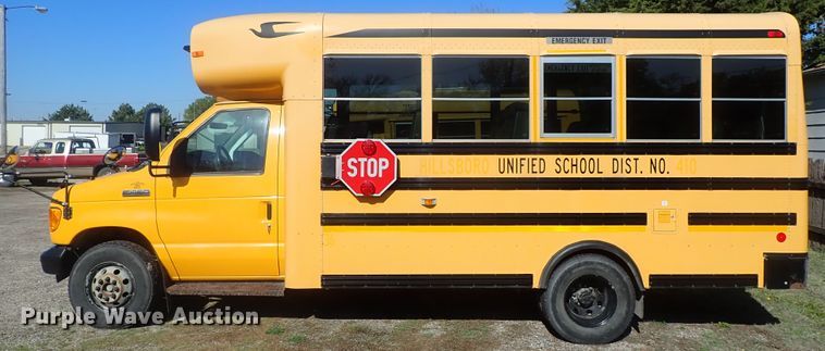 image for item DG3093 2007 Ford E450 Bluebird school bus