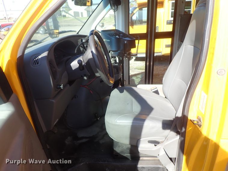 image for item DG3093 2007 Ford E450 Bluebird school bus