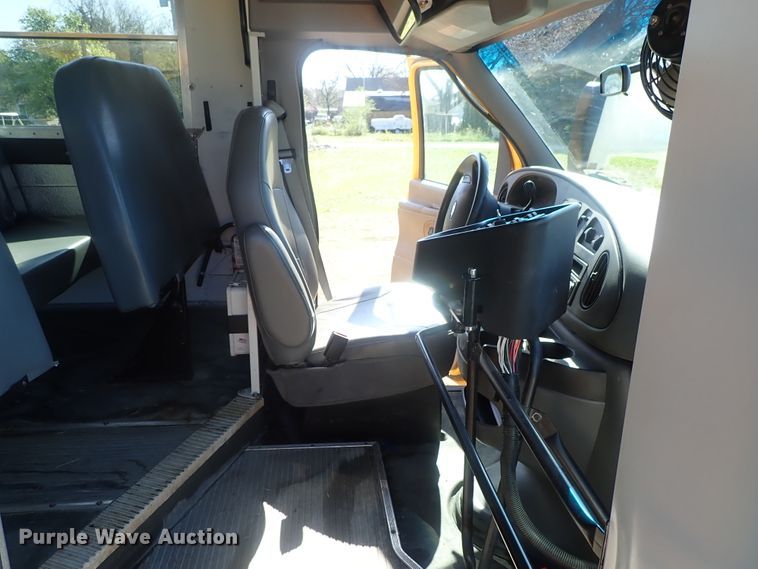 image for item DG3093 2007 Ford E450 Bluebird school bus