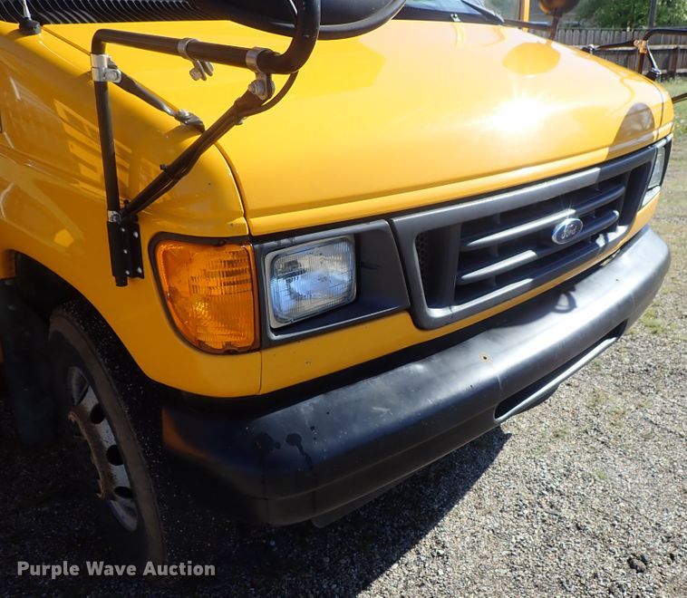 image for item DG3093 2007 Ford E450 Bluebird school bus