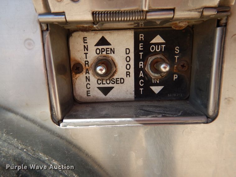 image for item DG5948 1989 MCI 102A3 coach bus