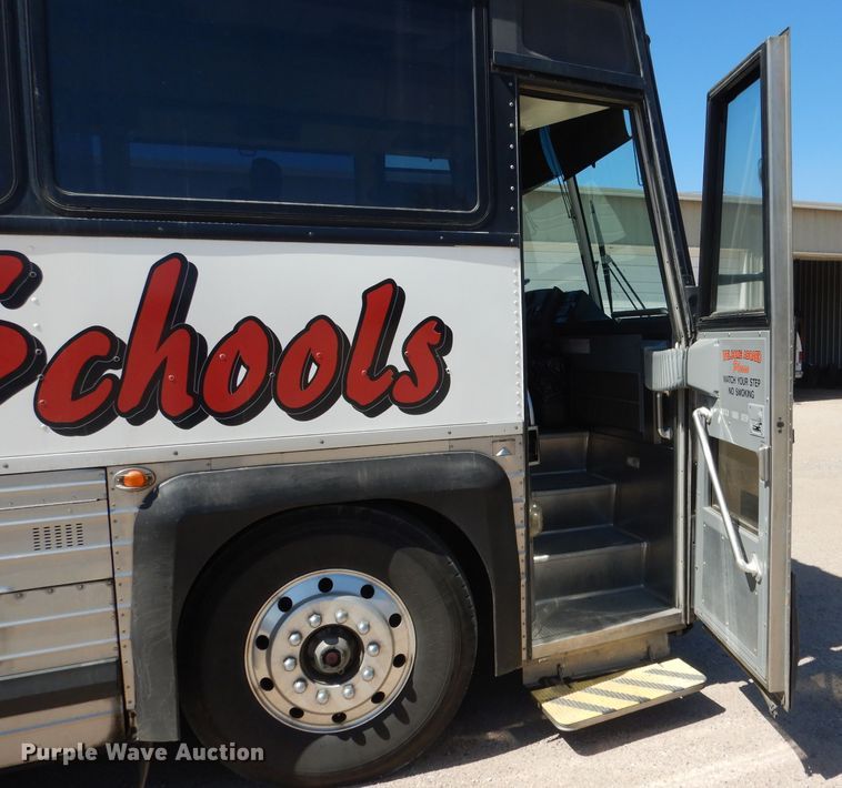 image for item DG5948 1989 MCI 102A3 coach bus