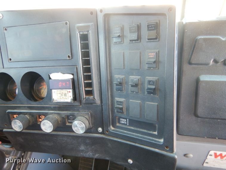 image for item DG5948 1989 MCI 102A3 coach bus