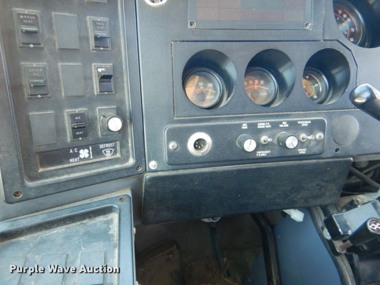 image for item DG5948 1989 MCI 102A3 coach bus