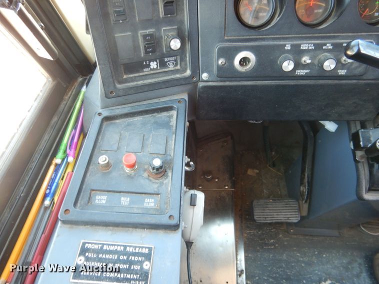 image for item DG5948 1989 MCI 102A3 coach bus