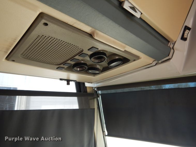 image for item DG5948 1989 MCI 102A3 coach bus