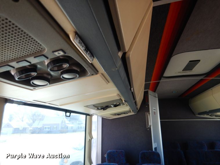 image for item DG5948 1989 MCI 102A3 coach bus