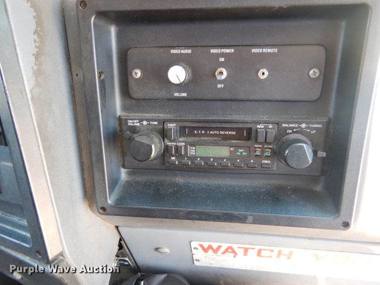 image for item DG5948 1989 MCI 102A3 coach bus