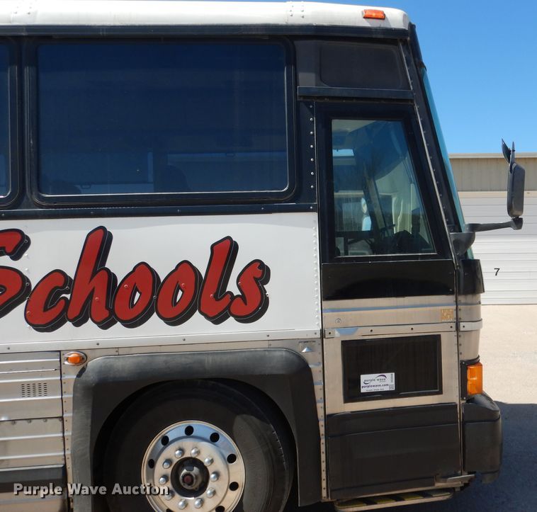 image for item DG5948 1989 MCI 102A3 coach bus