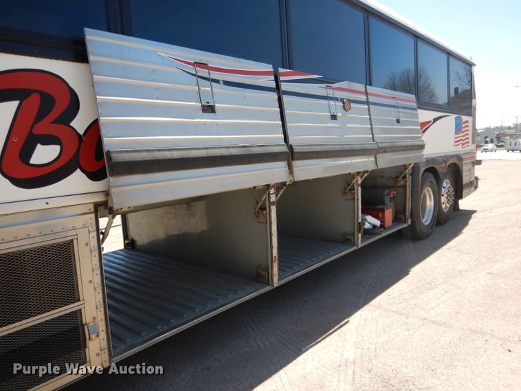 image for item DG5948 1989 MCI 102A3 coach bus