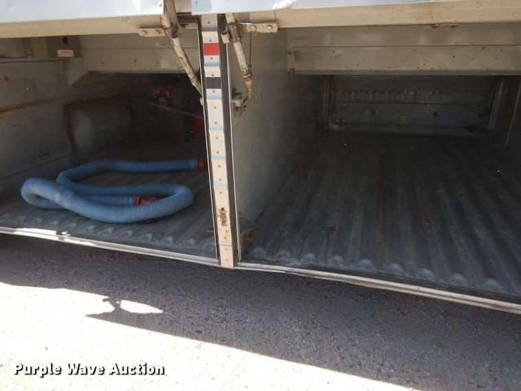 image for item DG5948 1989 MCI 102A3 coach bus