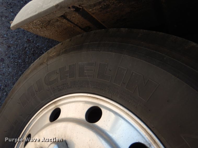 image for item DG5948 1989 MCI 102A3 coach bus