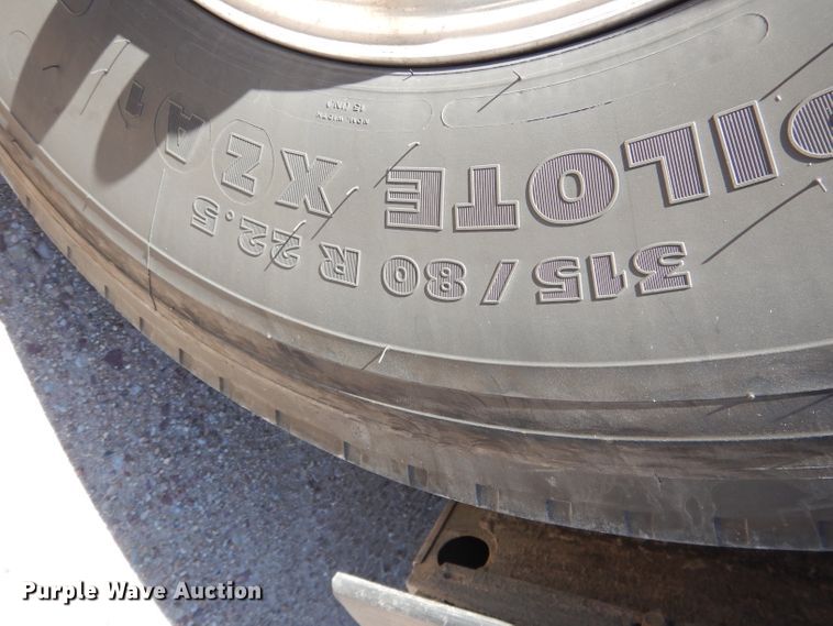 image for item DG5948 1989 MCI 102A3 coach bus