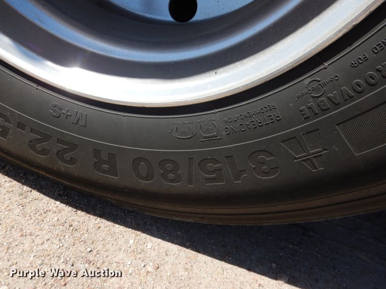 image for item DG5948 1989 MCI 102A3 coach bus