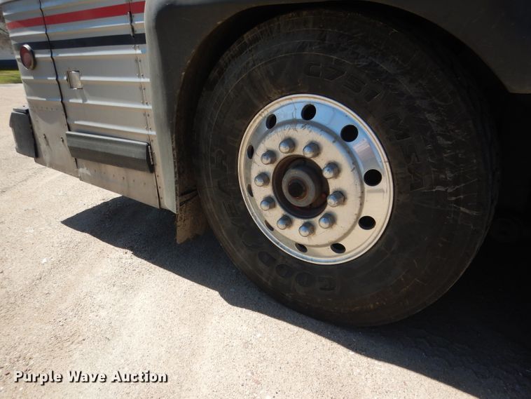 image for item DG5948 1989 MCI 102A3 coach bus