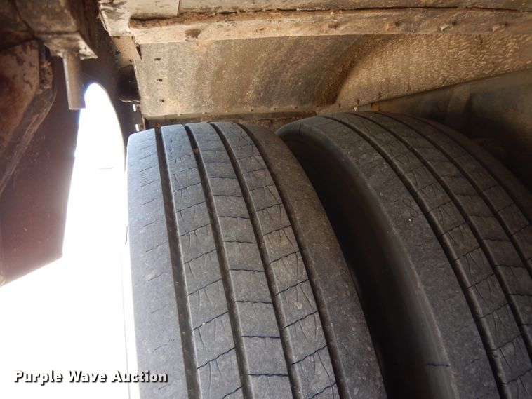 image for item DG5948 1989 MCI 102A3 coach bus