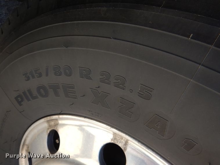 image for item DG5948 1989 MCI 102A3 coach bus