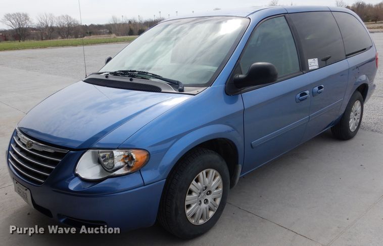 image for item DG5955 2007 Chrysler Town & Country  van