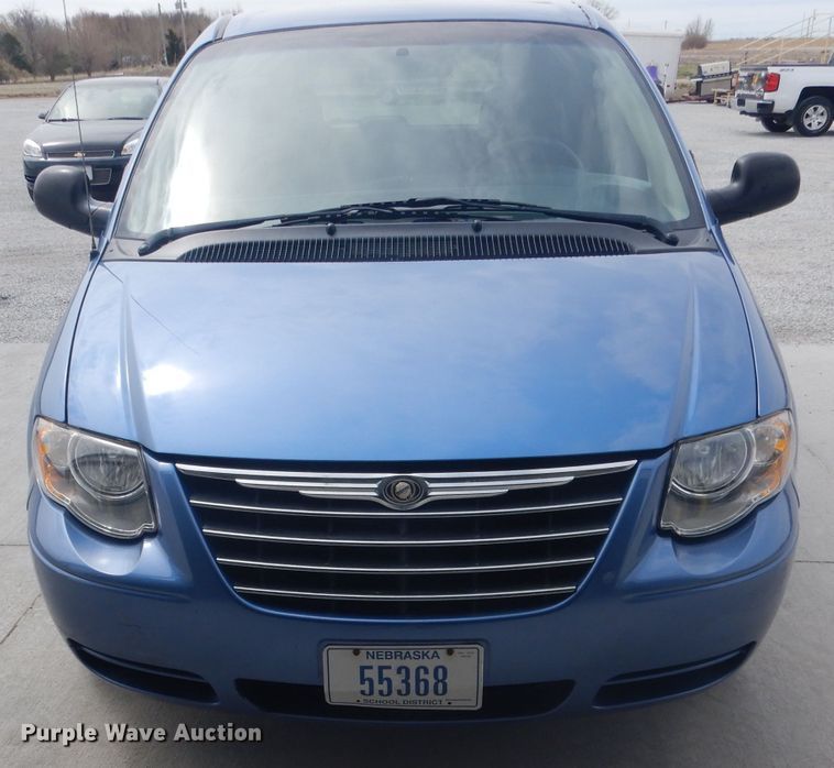image for item DG5955 2007 Chrysler Town & Country  van