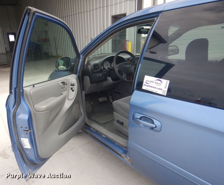 image for item DG5955 2007 Chrysler Town & Country  van