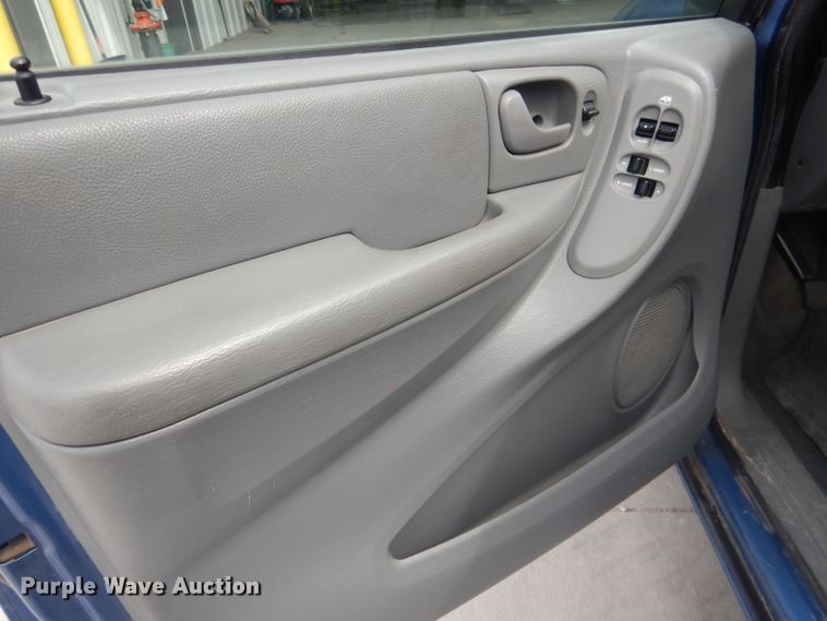 image for item DG5955 2007 Chrysler Town & Country  van