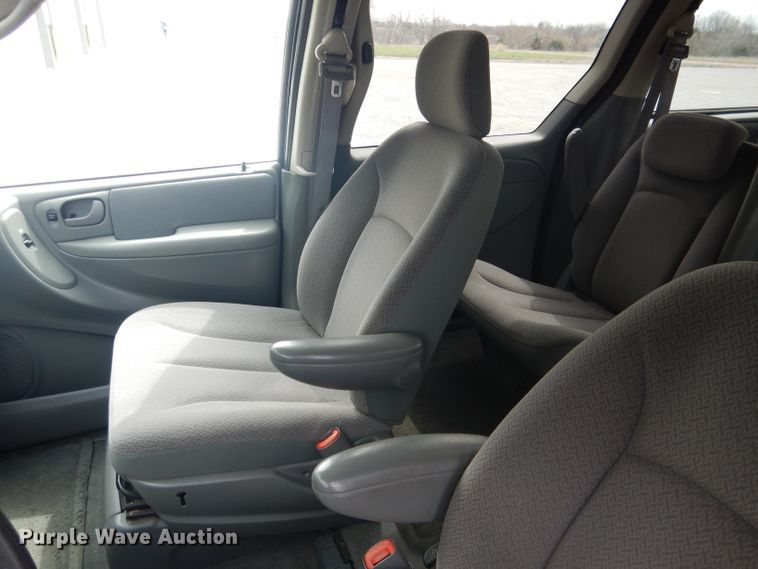 image for item DG5955 2007 Chrysler Town & Country  van
