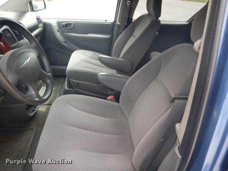 image for item DG5955 2007 Chrysler Town & Country  van